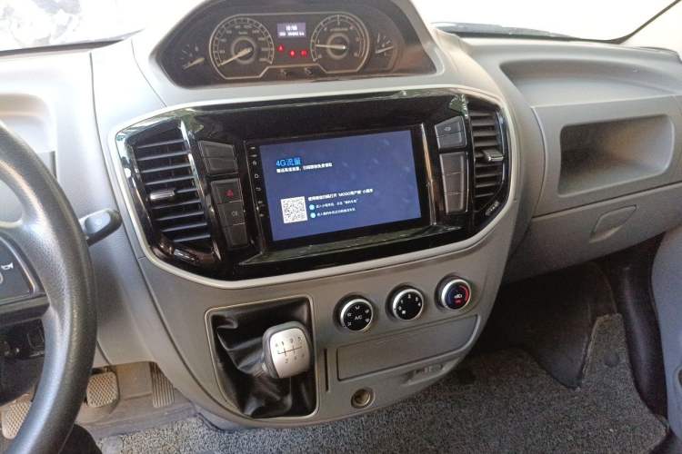 Used SAIC MAXUS Xintu V80 2021 2.0T Manual Classic Aoyuntong Short Wheelbase Mid-Roof 5/6-Seater Audio And AC Panel