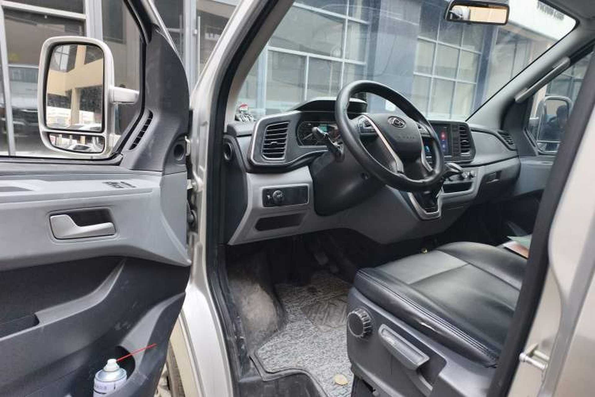 Used SAIC MAXUS Xintu V80 2021 2.0T PLUS AMT City Edition Short Wheelbase Ultra-Low Roof 5/6-Seater Driver Seat