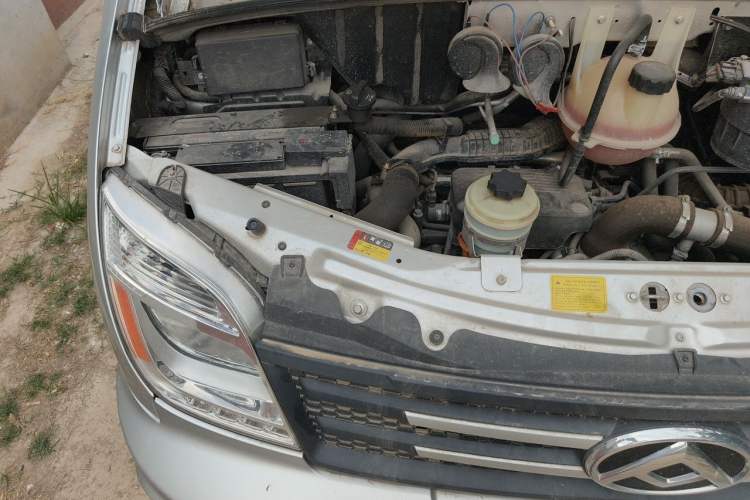 Used SAIC MAXUS Xintu V80 2021 2.0T Manual Classic Aoyuntong 127 PS Mid-axle Mid-roof 6/7/8/9-Seater Engine Bay Right