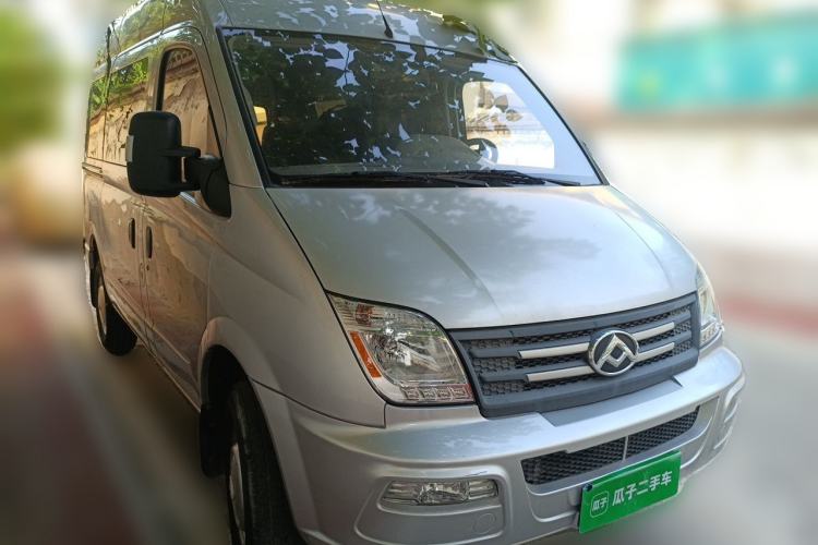 Used SAIC MAXUS Xintu V80 2021 2.0T Manual Classic Aoyuntong Short Wheelbase Mid-Roof 5/6-Seater Front Right 45 Deg