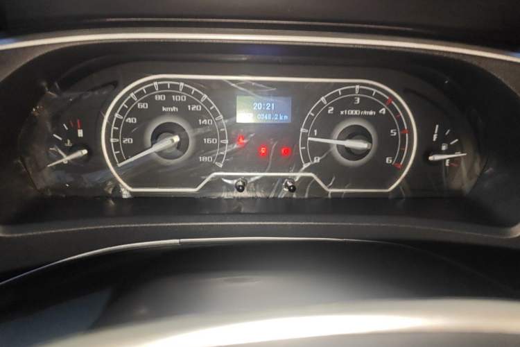 Used SAIC MAXUS Xintu V80 2021 2.0T Manual Classic Aoyuntong 127 PS Mid-axle Mid-roof 6/7/8/9-Seater Instrument Cluster