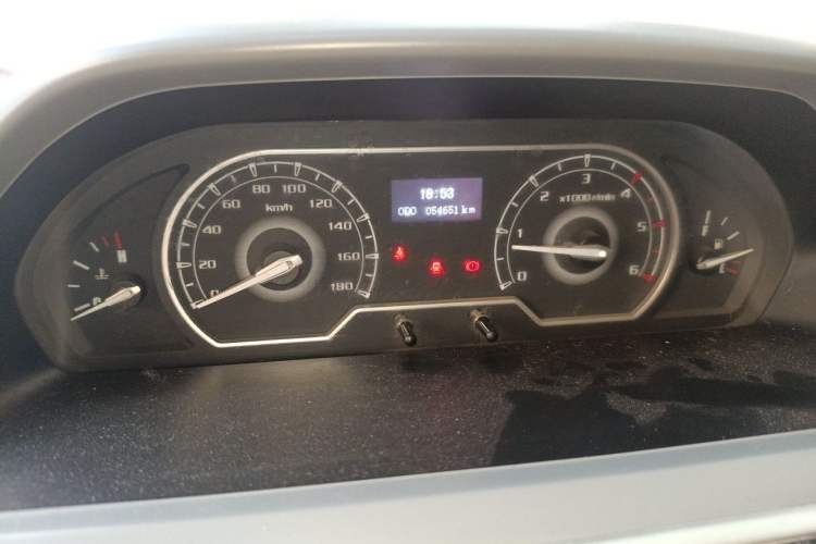 Used SAIC MAXUS Xintu V80 2021 2.0T Manual Classic Aoyuntong Short Wheelbase Mid-Roof 5/6-Seater Instrument Cluster