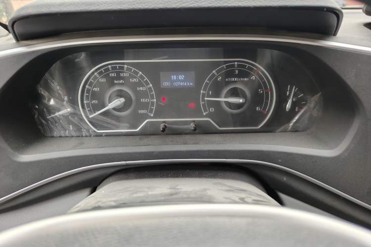 Used SAIC MAXUS Xintu V80 2021 2.0T Manual Classic Aoyuntong 127 PS Mid-axle Mid-roof 6/7/8/9-Seater Instrument Cluster