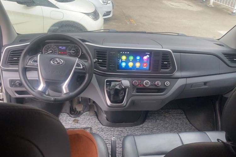 Used SAIC MAXUS Xintu V80 2021 2.0T PLUS AMT City Edition Short Wheelbase Ultra-Low Roof 5/6-Seater Interior 3