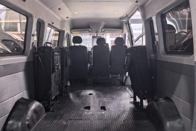 Used SAIC MAXUS Xintu V80 2021 2.0T Manual Classic Aoyuntong Long Wheelbase Mid-Roof 6/7/8/9-Seater Interior 8