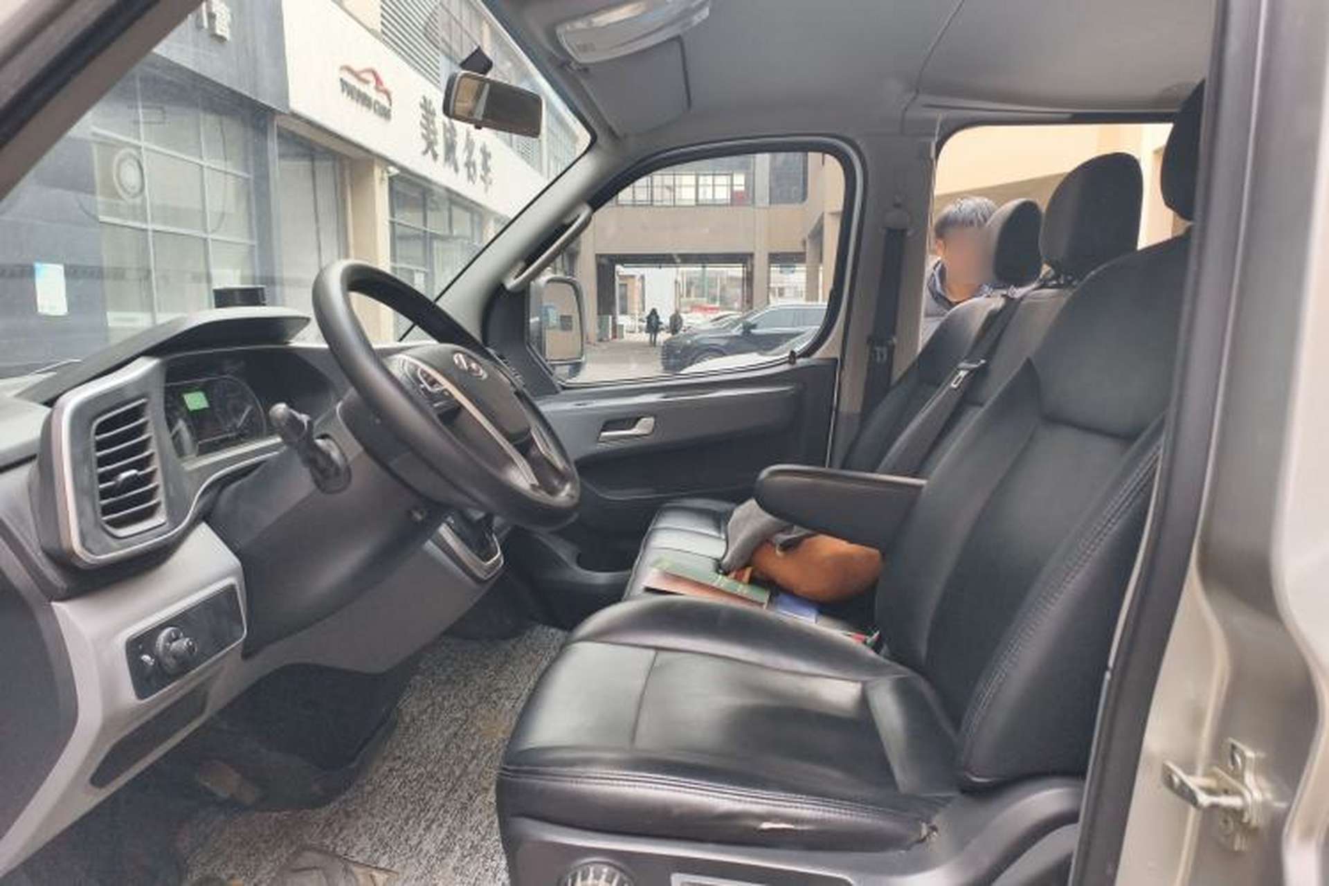 Used SAIC MAXUS Xintu V80 2021 2.0T PLUS AMT City Edition Short Wheelbase Ultra-Low Roof 5/6-Seater Left Front Seat