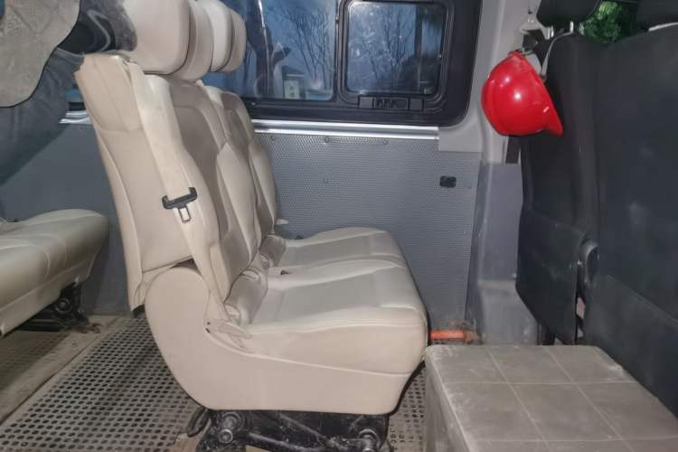 Used SAIC MAXUS Xintu V80 2021 2.0T Manual Classic Aoyuntong Long Wheelbase Mid-Roof 6/7/8/9-Seater Left Rear Seat