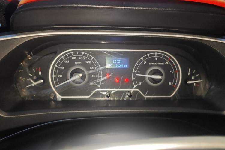 Used SAIC MAXUS Xintu V80 2021 2.0T Manual Classic Aoyuntong 127 PS Mid-axle Mid-roof 6/7/8/9-Seater Odometer Close Up
