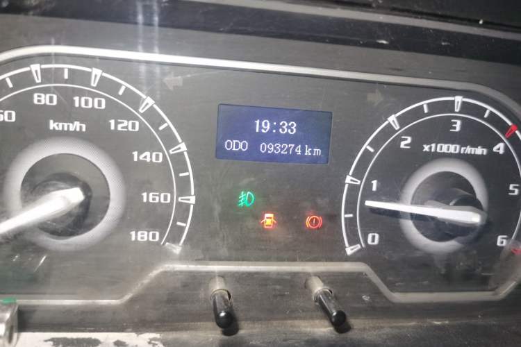 Used SAIC MAXUS Xintu V80 2021 2.0T Manual Classic Aoyuntong Long Wheelbase Mid-Roof 6/7/8/9-Seater Odometer Close Up