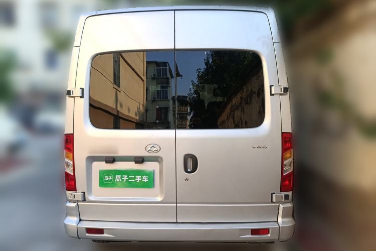 Used SAIC MAXUS Xintu V80 2021 2.0T Manual Classic Aoyuntong Short Wheelbase Mid-Roof 5/6-Seater Rear