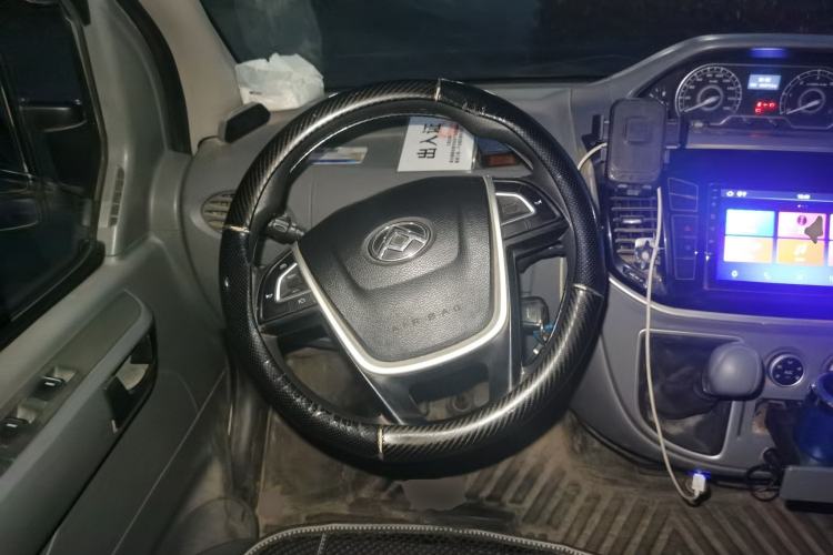 Used SAIC MAXUS Xintu V80 2021 2.0T Manual Classic Aoyuntong Long Wheelbase Mid-Roof 6/7/8/9-Seater Steering Wheel