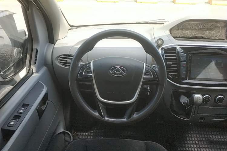 Used SAIC MAXUS Xintu V80 2021 2.0T Manual Classic Aoyuntong Long Wheelbase Mid-Roof 6/7/8/9-Seater Steering Wheel