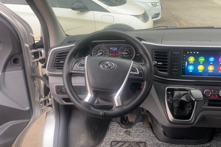 Used SAIC MAXUS Xintu V80 2021 2.0T PLUS AMT City Edition Short Wheelbase Ultra-Low Roof 5/6-Seater Steering Wheel