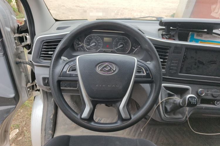 Used SAIC MAXUS Xintu V80 2021 2.0T Manual Classic Aoyuntong 127 PS Mid-axle Mid-roof 6/7/8/9-Seater Steering Wheel