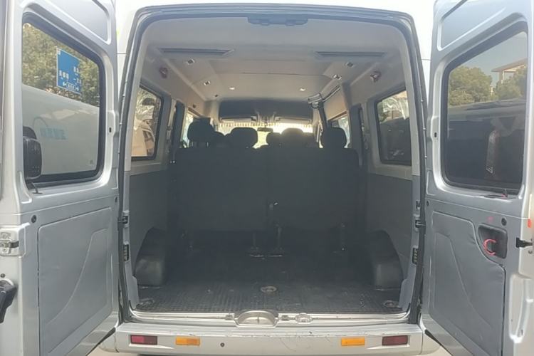 Used SAIC MAXUS Xintu V80 2021 2.0T Manual Classic Aoyuntong Long Wheelbase Mid-Roof 6/7/8/9-Seater Trunk