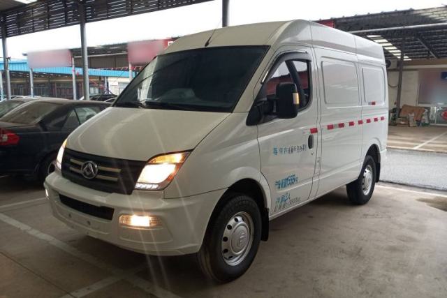 Used SAIC MAXUS Xintu V80 2021 2.0T Manual Classic City Delivery King Short Wheelbase Mid-Roof Design 3 Seats