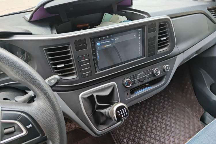 Used SAIC MAXUS Xintu V80 2021 2.0T Manual Classic Aoyuntong 127 PS Mid-axle Mid-roof 6/7/8/9-Seater Audio And AC Panel