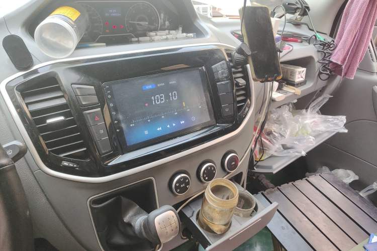 Used SAIC MAXUS Xintu V80 2021 2.0T PLUS Manual All-Around King Short Wheelbase Mid-Roof Variant—5/6/7/8/9-Seater Audio And AC Panel