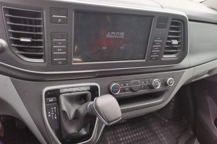 Used SAIC MAXUS Xintu V80 2021 2.0T PLUS AMT Aoyuntong Short-Wheelbase Mid-Roof 5/6-Seater Audio And AC Panel