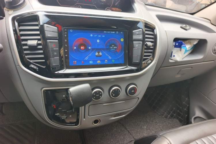 Used SAIC MAXUS Xintu V80 2021 2.0T AMT Classic Aoyuntong Short Wheelbase Mid-Roof 5/6-Seater Audio And AC Panel