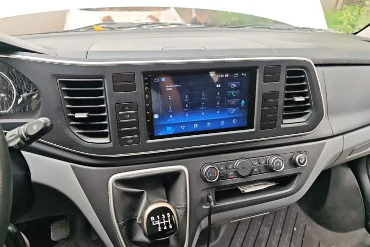 Used SAIC MAXUS Xintu V80 2021 2.0T Manual Classic Aoyuntong 127 PS Mid-axle Mid-roof 6/7/8/9-Seater Audio And AC Panel
