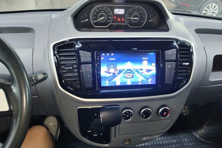 Used SAIC MAXUS Xintu V80 2021 2.0T PLUS AMT City Edition Short Wheelbase Ultra-Low Roof 5/6-Seater Audio And AC Panel