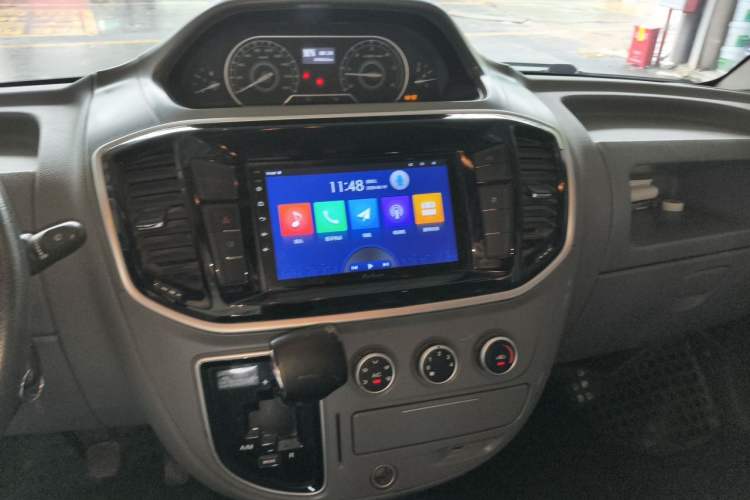 Used SAIC MAXUS Xintu V80 2021 2.0T AMT Classic Aoyuntong Long Wheelbase Mid-Roof 6/7/8/9-Seater Audio And AC Panel