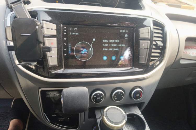 Used SAIC MAXUS Xintu V80 2021 2.0T AMT Classic Aoyuntong Long Wheelbase Mid-Roof 6/7/8/9-Seater Audio And AC Panel