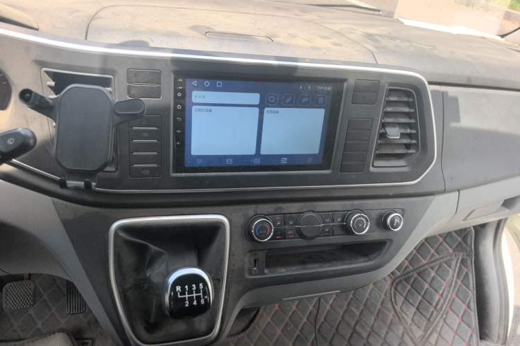 Used SAIC MAXUS Xintu V80 2021 2.0T Manual Classic Aoyuntong 127 PS Mid-axle Mid-roof 6/7/8/9-Seater Audio And AC Panel