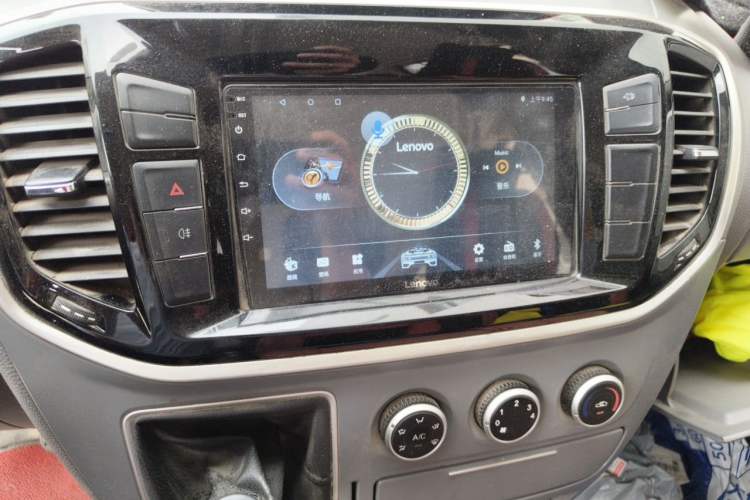 Used SAIC MAXUS Xintu V80 2021 2.0T Manual Classic Aoyuntong Long Wheelbase Mid-Roof 6/7/8/9-Seater Audio And AC Panel