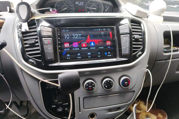 Used SAIC MAXUS Xintu V80 2021 2.0T AMT Classic Aoyuntong Long Wheelbase Mid-Roof 6/7/8/9-Seater Audio And AC Panel