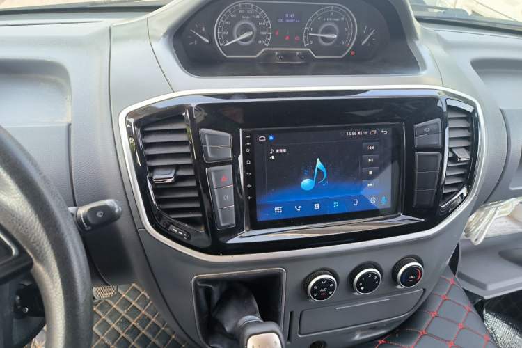 Used SAIC MAXUS Xintu V80 2021 2.0T Manual Classic Aoyuntong Short Wheelbase Ultra-Low Roof 5/6-Seater Audio And AC Panel