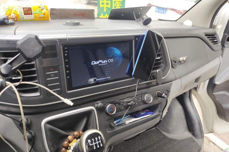 Used SAIC MAXUS Xintu V80 2021 2.0T Manual Classic Aoyuntong 127 PS Mid-axle Mid-roof 6/7/8/9-Seater Audio And AC Panel