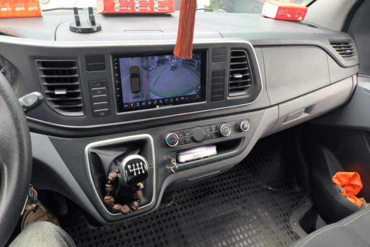 Used SAIC MAXUS Xintu V80 2021 2.0T Manual Classic Aoyuntong 127 PS Mid-axle Mid-roof 6/7/8/9-Seater Audio And AC Panel