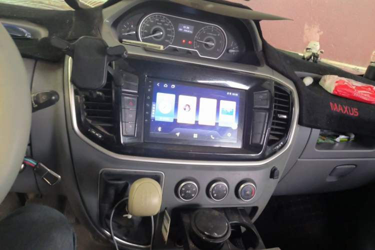 Used SAIC MAXUS Xintu V80 2021 2.0T Manual Classic Aoyuntong Long Wheelbase Mid-Roof 6/7/8/9-Seater Audio And AC Panel