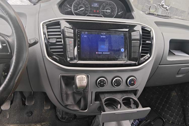 Used SAIC MAXUS Xintu V80 2021 2.0T Manual Classic Aoyuntong Long Wheelbase Mid-Roof 6/7/8/9-Seater Audio And AC Panel