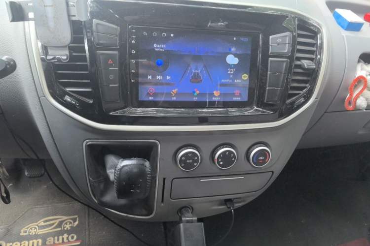 Used SAIC MAXUS Xintu V80 2021 2.0T Manual Classic Aoyuntong Long Wheelbase Mid-Roof 6/7/8/9-Seater Audio And AC Panel