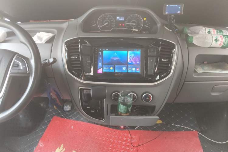 Used SAIC MAXUS Xintu V80 2021 2.0T PLUS AMT Aoyuntong Short-Wheelbase Mid-Roof 5/6-Seater Audio And AC Panel