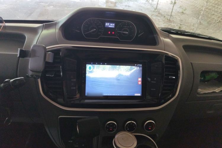 Used SAIC MAXUS Xintu V80 2021 2.0T AMT Classic Aoyuntong Short Wheelbase Mid-Roof 7/8/9-Seater Audio And AC Panel