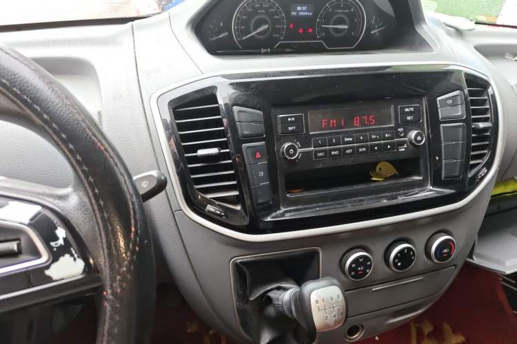Used SAIC MAXUS Xintu V80 2021 2.0T Manual Classic Aoyuntong Long Wheelbase Mid-Roof 6/7/8/9-Seater Audio And AC Panel