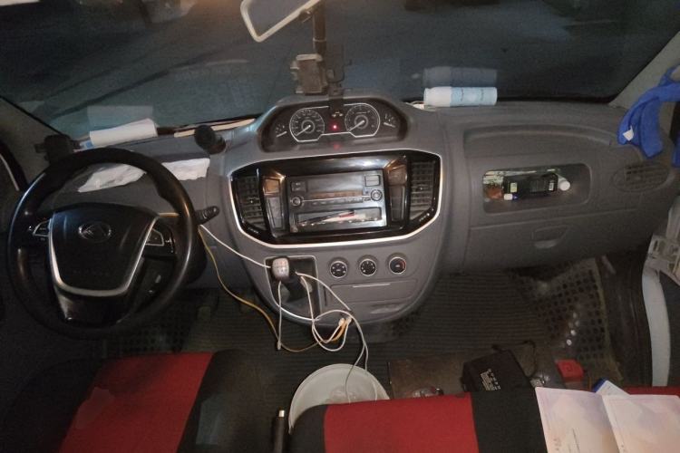 Used SAIC MAXUS Xintu V80 2021 2.0T Manual Classic Aoyuntong Long Wheelbase Mid-Roof 6/7/8/9-Seater Center Console