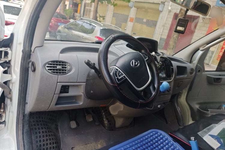 Used SAIC MAXUS Xintu V80 2021 2.0T Manual Classic Aoyuntong Long Wheelbase Mid-Roof 6/7/8/9-Seater Center Console