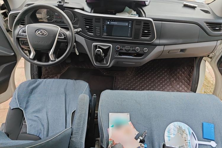 Used SAIC MAXUS Xintu V80 2021 2.0T Manual Classic Aoyuntong 127 PS Mid-axle Mid-roof 6/7/8/9-Seater Center Console