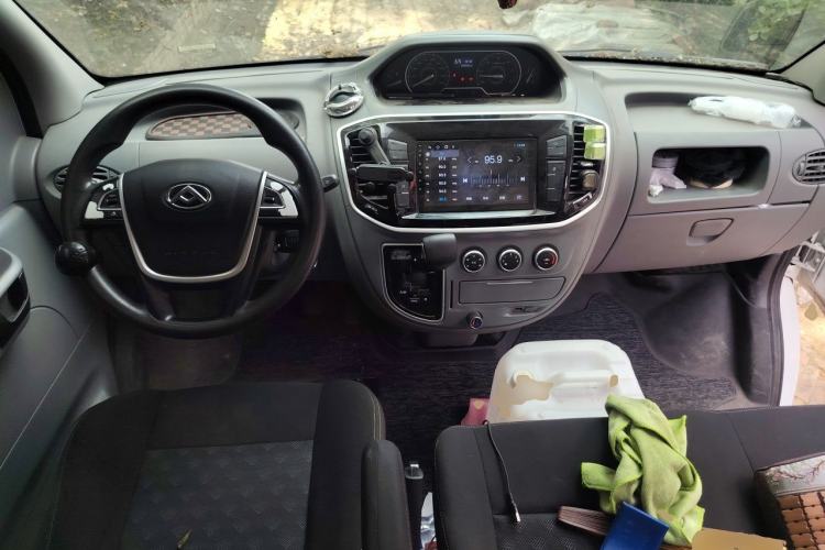 Used SAIC MAXUS Xintu V80 2021 2.0T AMT Classic Aoyuntong Long Wheelbase Mid-Roof 6/7/8/9-Seater Center Console