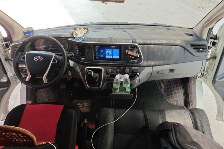 Used SAIC MAXUS Xintu V80 2021 2.0T Manual Classic Aoyuntong 127 PS Mid-axle Mid-roof 6/7/8/9-Seater Center Console