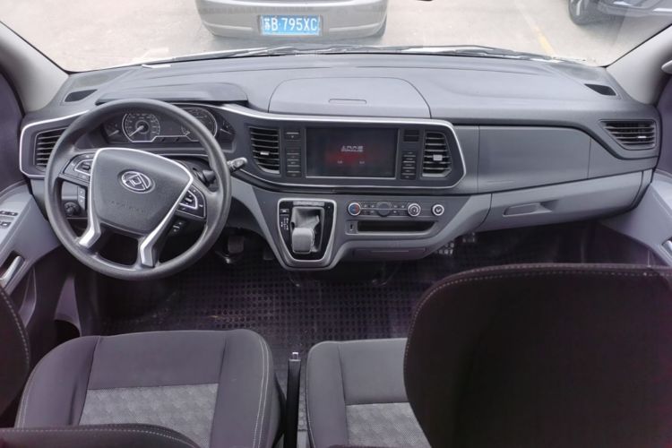 Used SAIC MAXUS Xintu V80 2021 2.0T PLUS AMT Aoyuntong Short-Wheelbase Mid-Roof 5/6-Seater Center Console