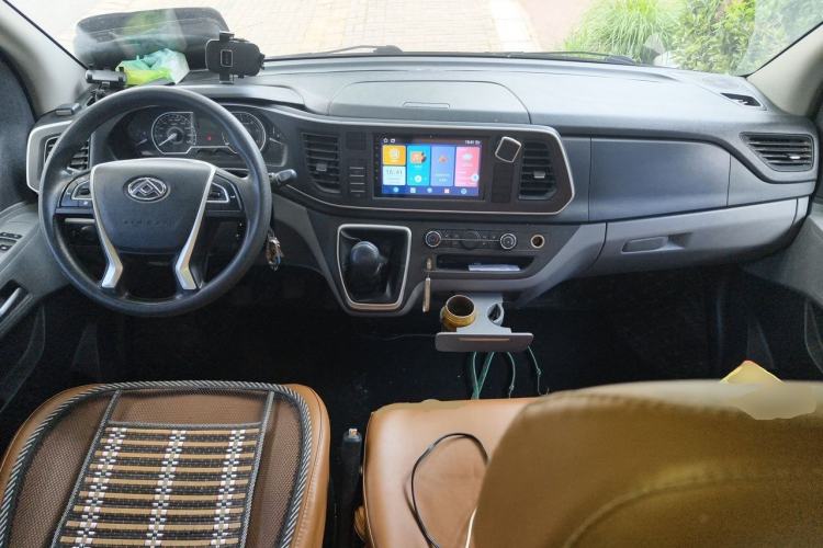 Used SAIC MAXUS Xintu V80 2021 2.0T Manual Classic Aoyuntong 127 PS Mid-axle Mid-roof 6/7/8/9-Seater Center Console