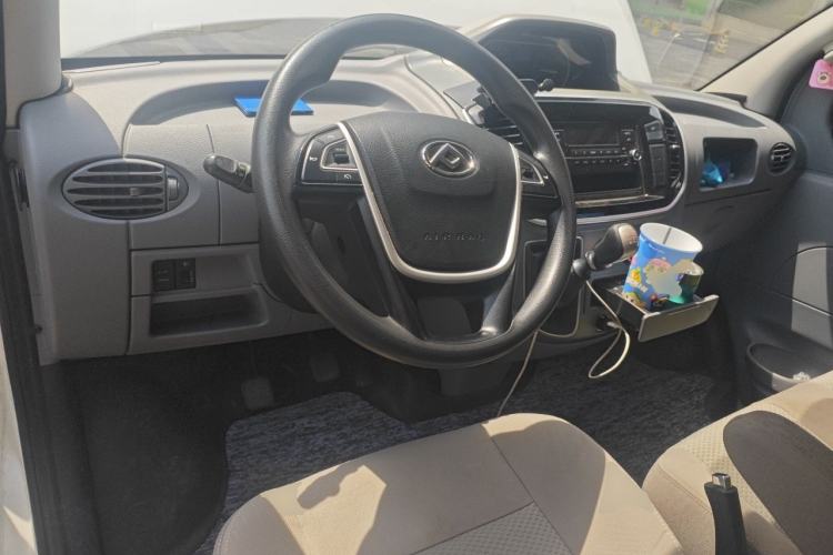 Used SAIC MAXUS Xintu V80 2021 2.0T Manual Classic City Delivery King Long Wheelbase Mid-Roof 3 Seats Center Console