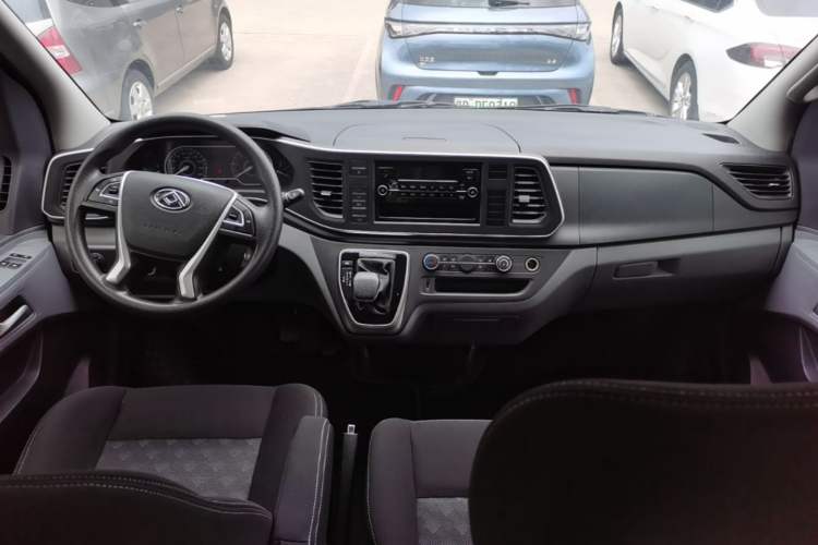 Used SAIC MAXUS Xintu V80 2021 2.0T PLUS AMT City Edition Short Wheelbase Ultra-Low Roof 5/6-Seater Center Console