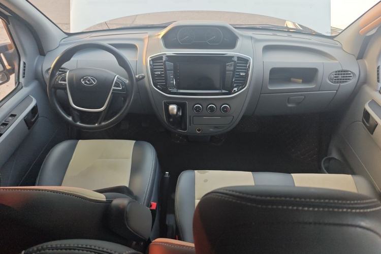 Used SAIC MAXUS Xintu V80 2021 2.0T Manual Classic Aoyuntong Long Wheelbase Mid-Roof 6/7/8/9-Seater Center Console